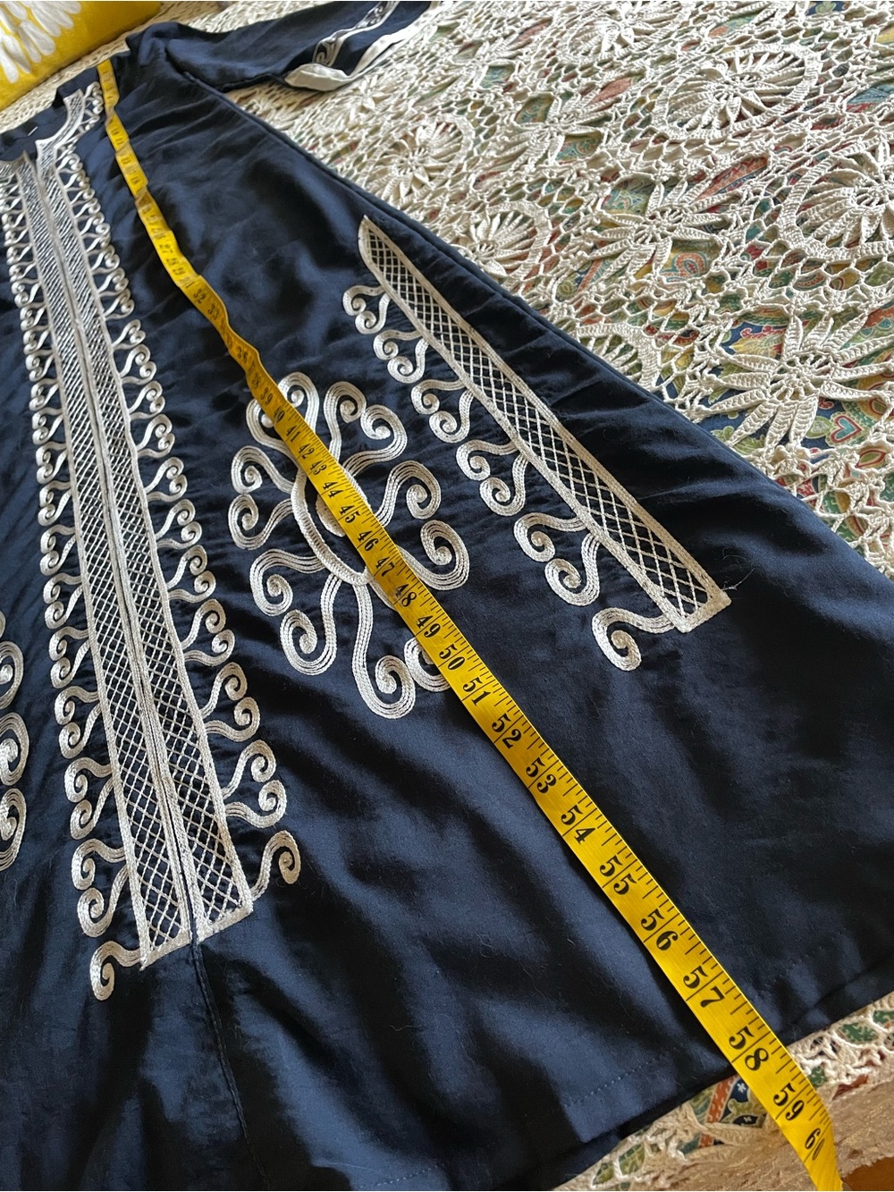 Embroidered caftan - Picture 13 of 15
